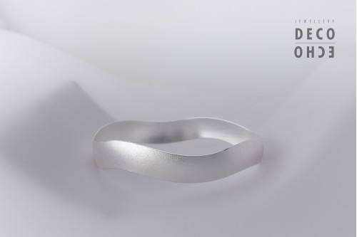 B 047837